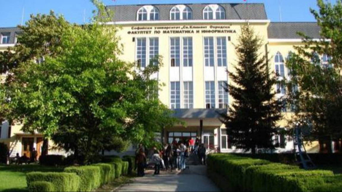 Деканът на ФМИ кани на среща студентка, оплакала се от сексуален тормоз