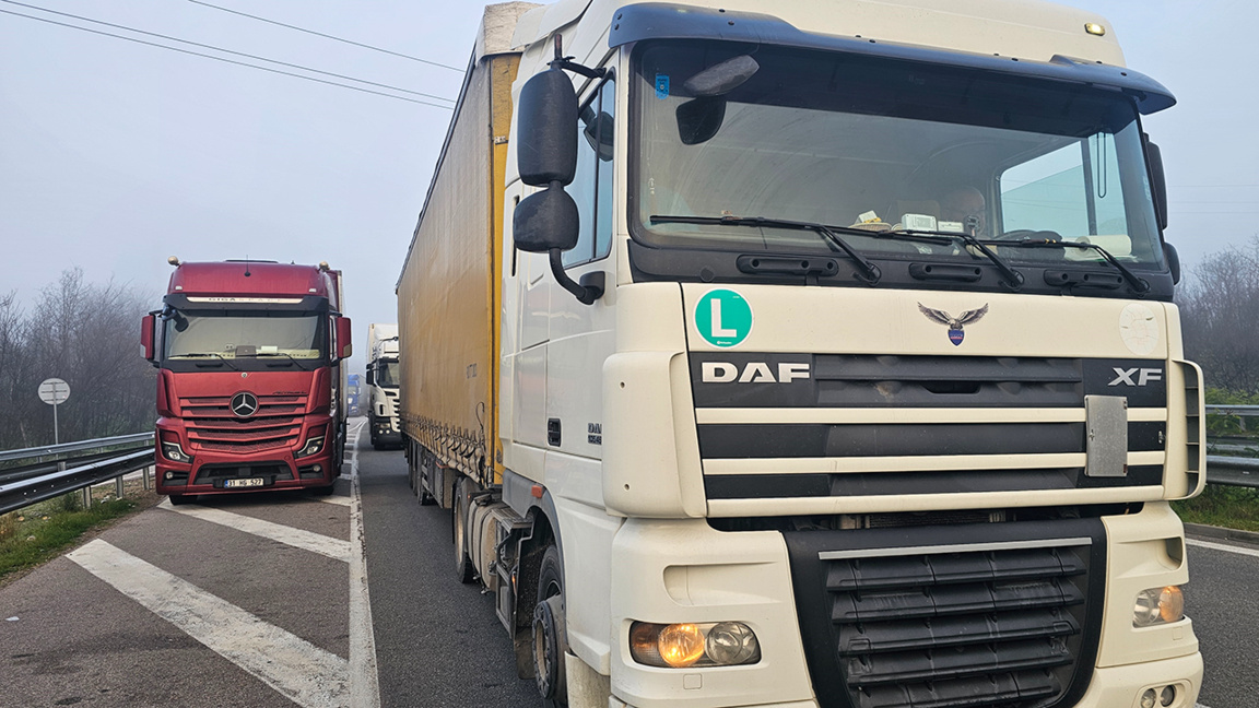 Tráfico fronterizo normal, tráfico de carga hacia Turquía intenso