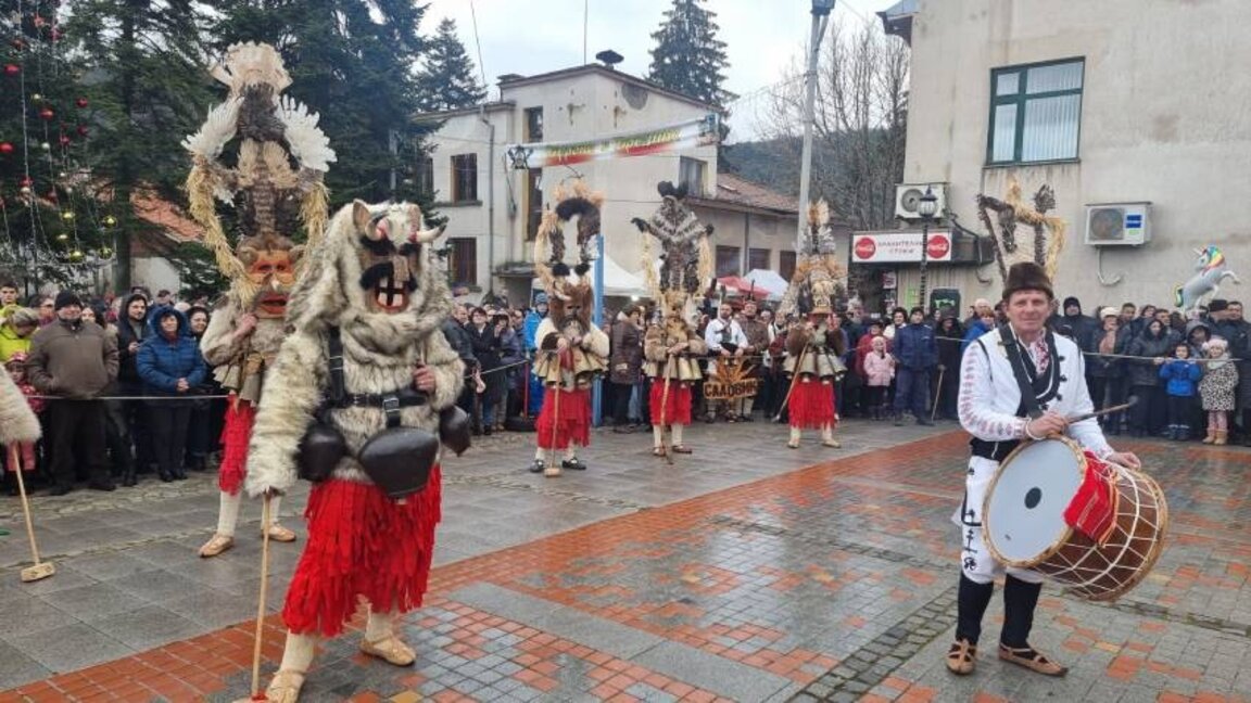 У Брезнику и Радомиру играју сурвакари