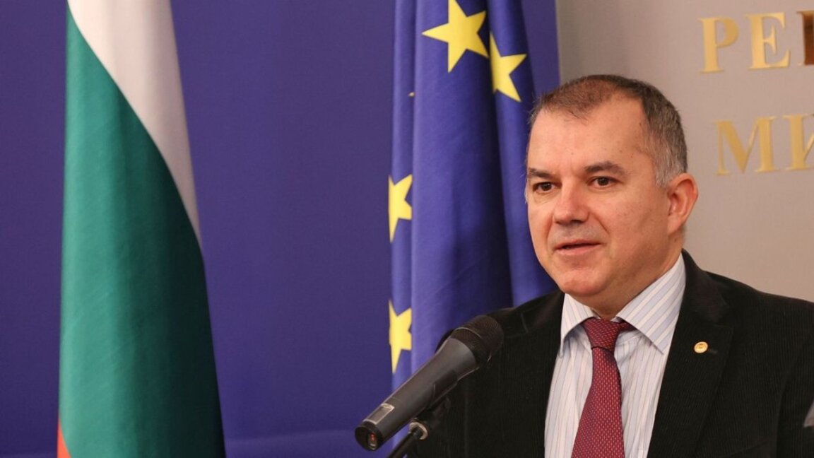 Богомил Николов