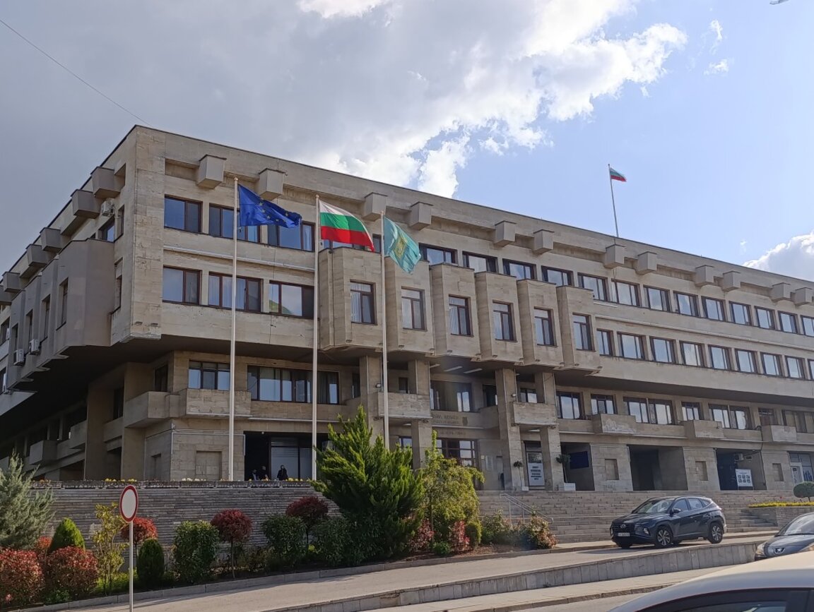 Представят "Кармозинела" пред общината