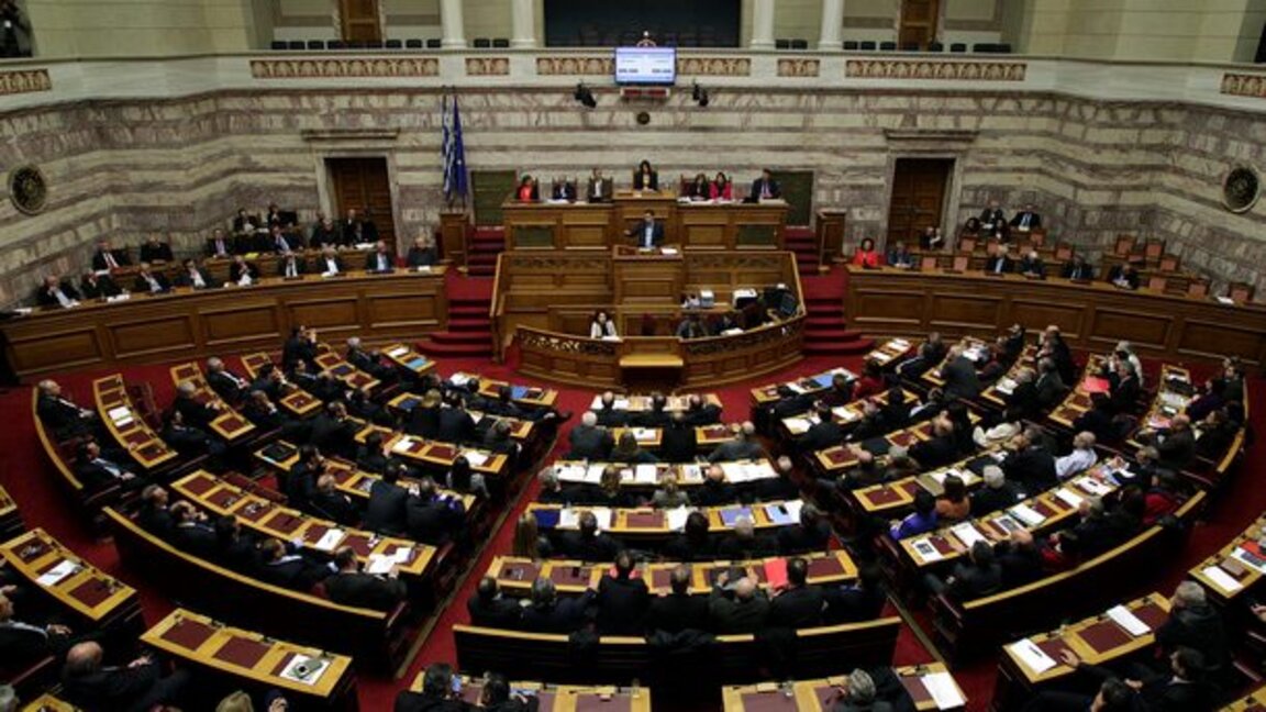 И на трети тур гръцкият парламент не избра президент