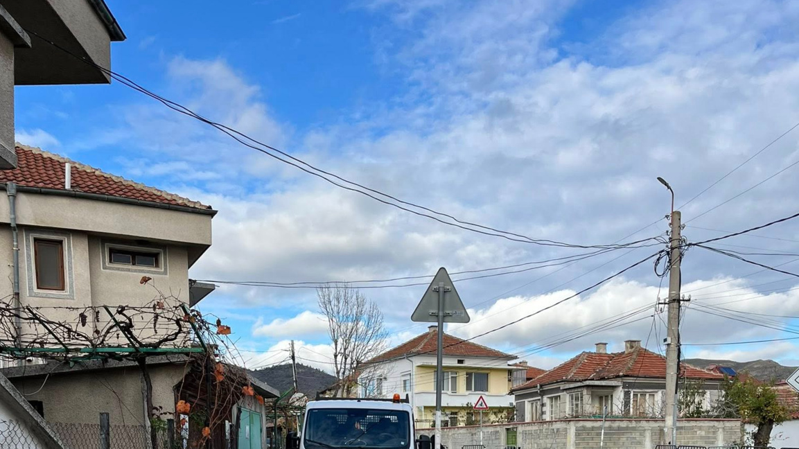 Спешно подсилват трафопостове в кв. Банево заради често спиране на тока 