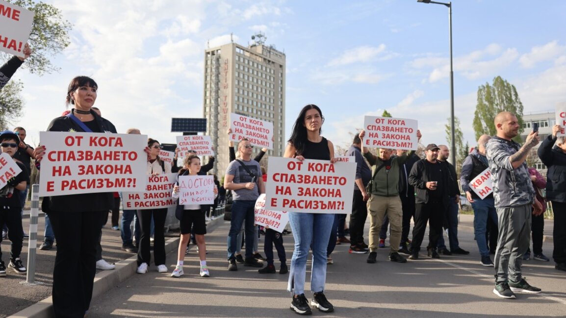 Протестиращи в столичния квартал "Захарна фабрика" започнаха подписка