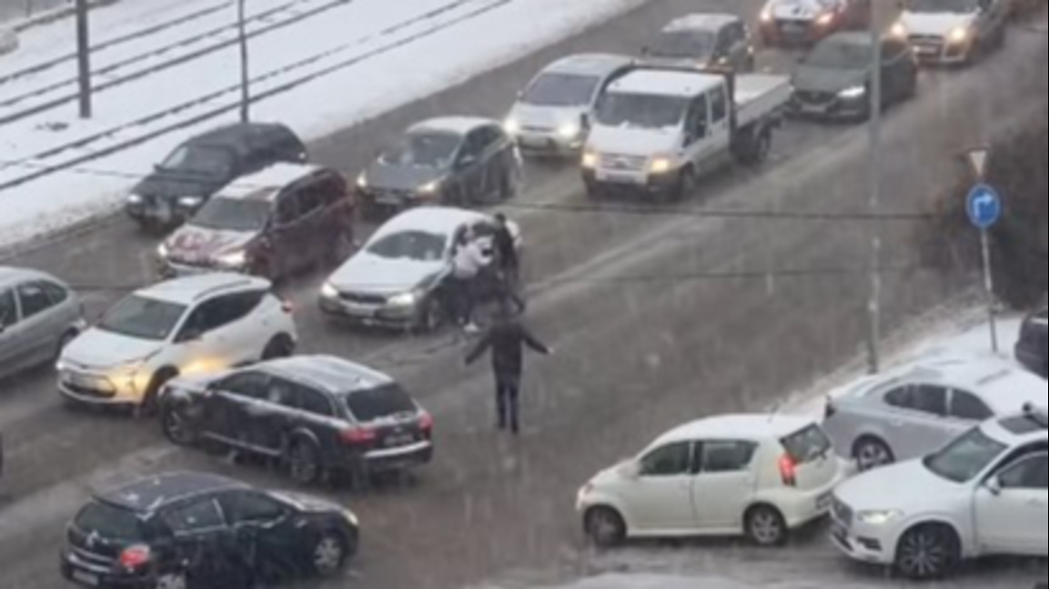 Зимна София: Разправия с бухалка на кръстовище