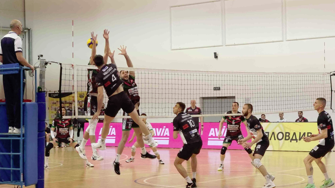 Нефтохимик ще играе за титлата в първенството срещу Левски