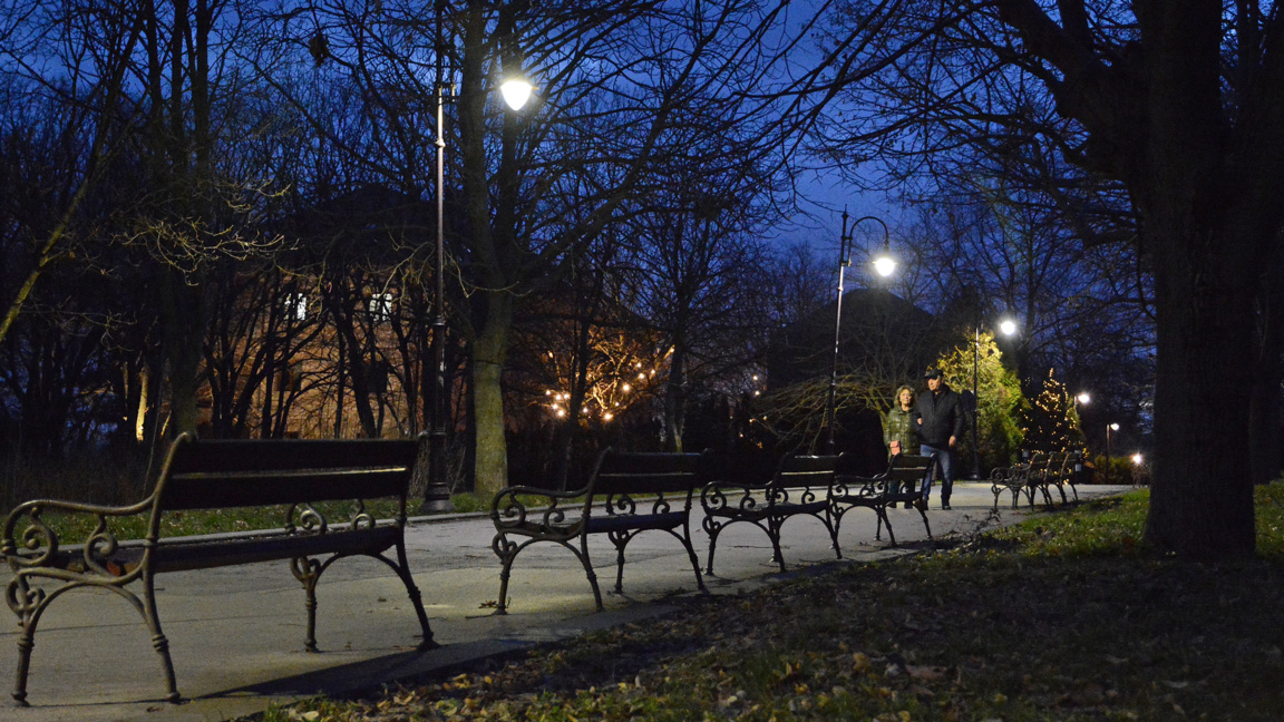 Морската градина във Варна е с изцяло подменено енергоспестяващо осветление   