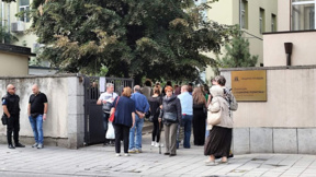Личните асистенти ще се отчитат на пет допълнителни гишета 