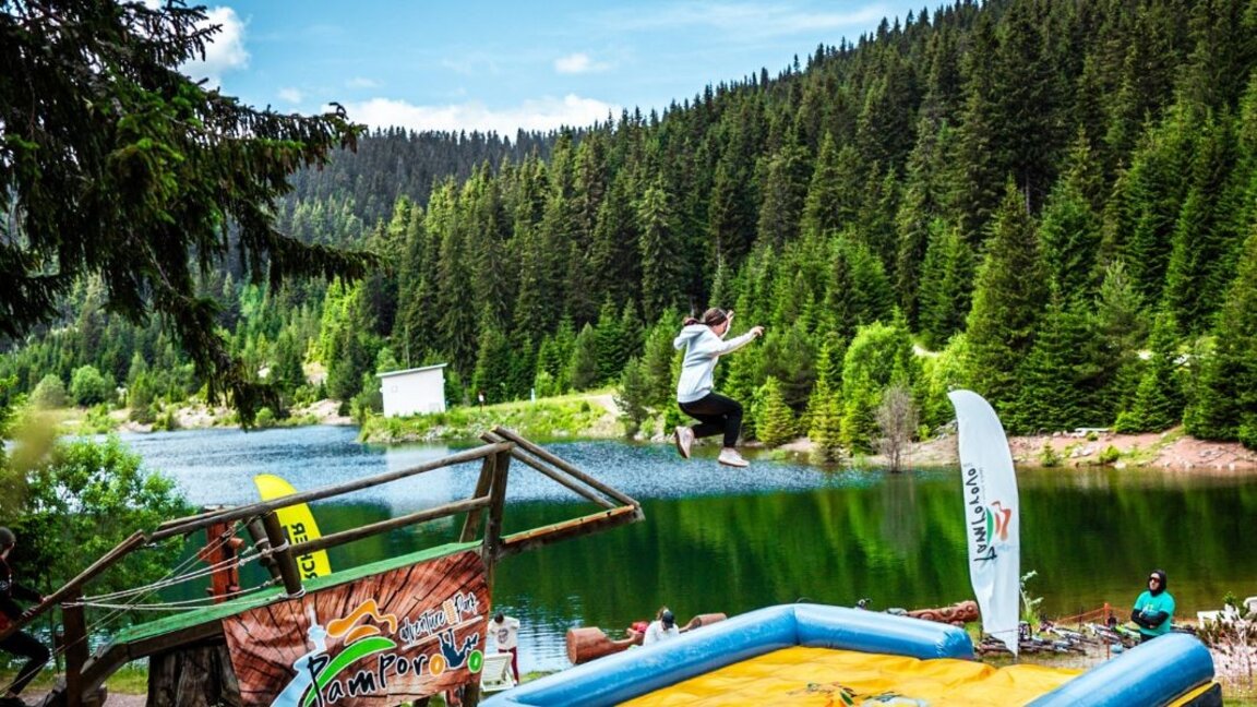 Vera 2025 në Pamporovo – teleferik i ri alpin, litar slackline, çiklizëm dhe klimatoterapi