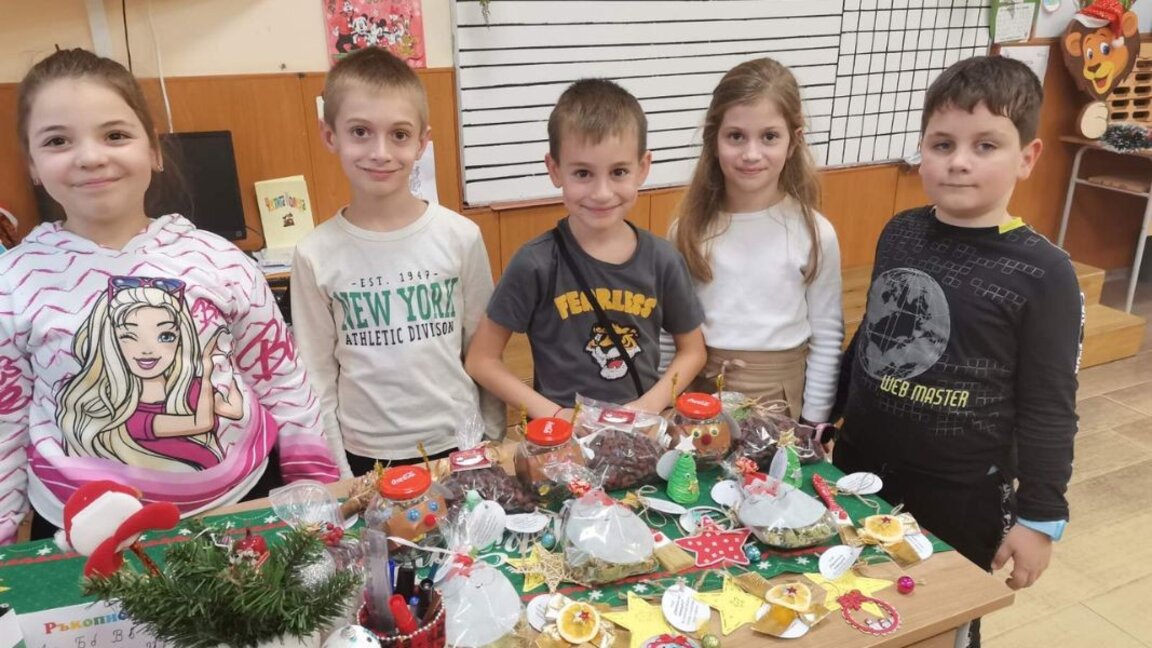 Снимка: Основно училище „Васил Левски“ в Ловеч