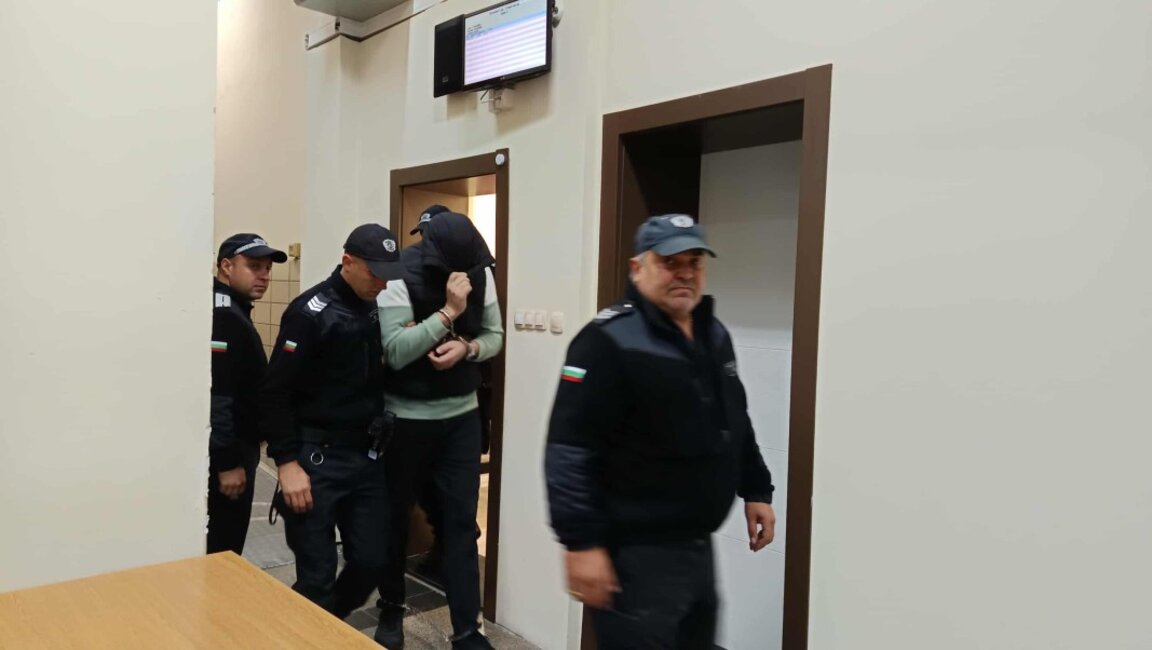 Димитър Иванов на път към съдебната зала