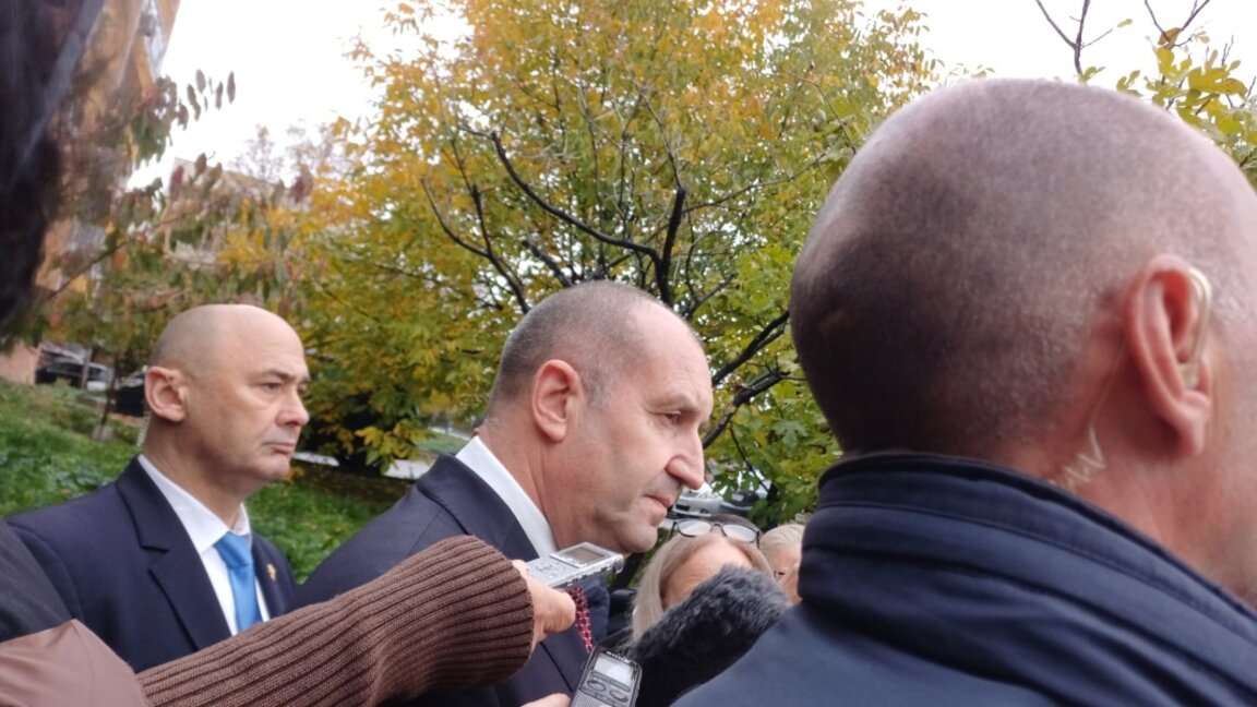 Президентът: Опасявам се управляващите да не доведат "Лукойл" до сценария "Булгартабак"