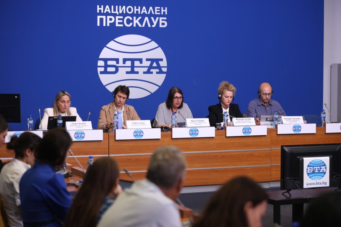 Une mission internationale recommande de renforcer l'indépendance des médias du service public...