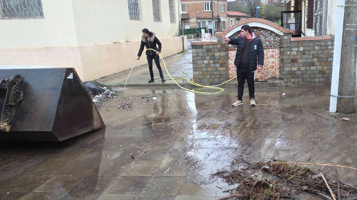 Описват щетите след пороя в созополското село Зидарово