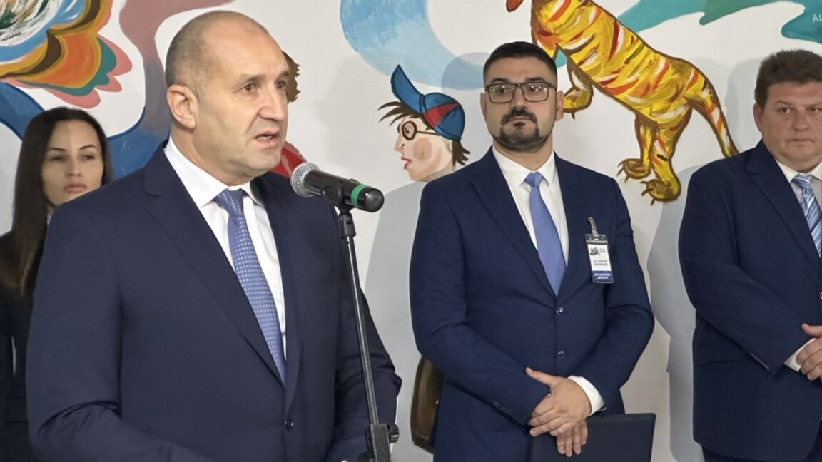 Румен Радев даде началото на 22-рото издание на "Българската Коледа" в МБАЛ - Добрич