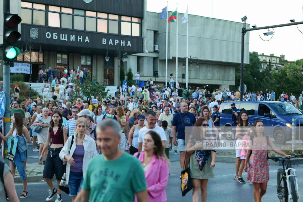 Протест в подкрепа на Благомир Коцев във Варна (СНИМКИ)