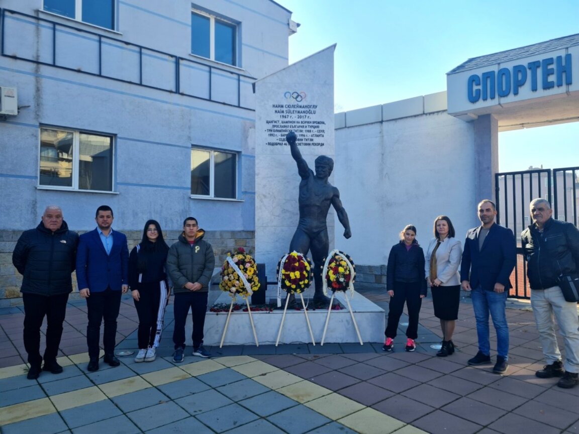 Възпоменания в Момчилград и Истанбул по повод 7 години от смъртта на Наим Сюлейманоглу
