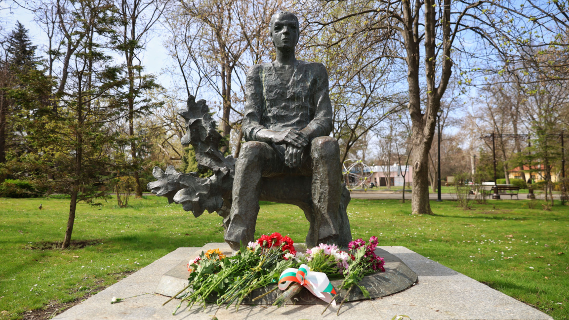 Предлагат паметникът на Христо Фотев в Бургас да стане скулптурен ансамбъл