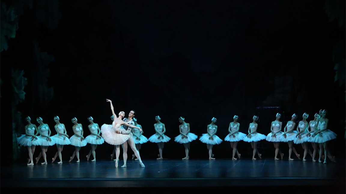 Tänzer der Sofioter Oper zeigen in Lyon das Ballett Schwanensee