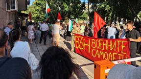 Нов протест срещу разполагането на американски самолети в авиобаза "Безмер"