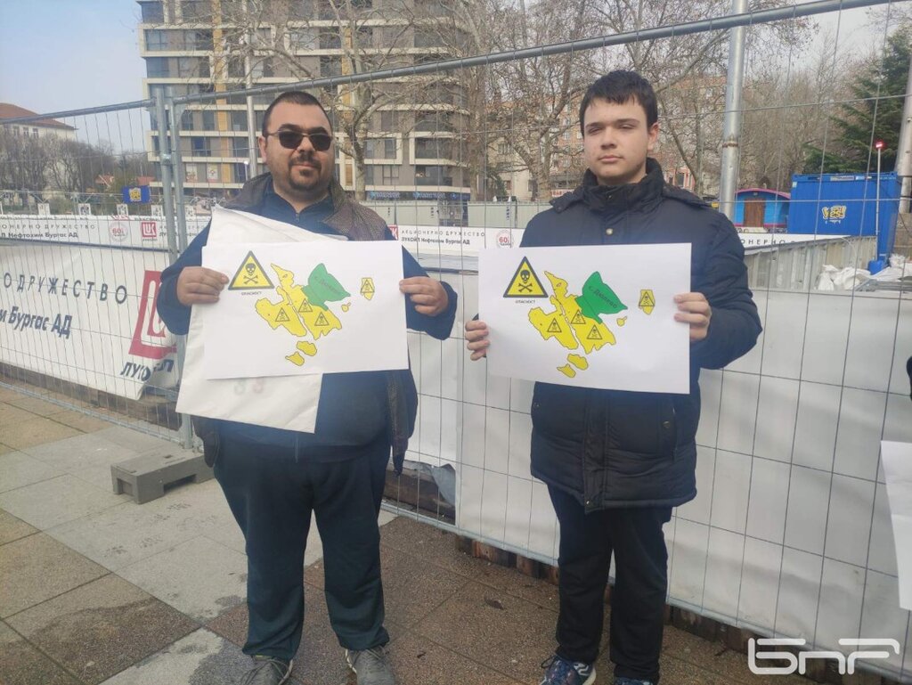 Протест срещу изграждане на фотоволтаичен парк в Дюлево (видео)