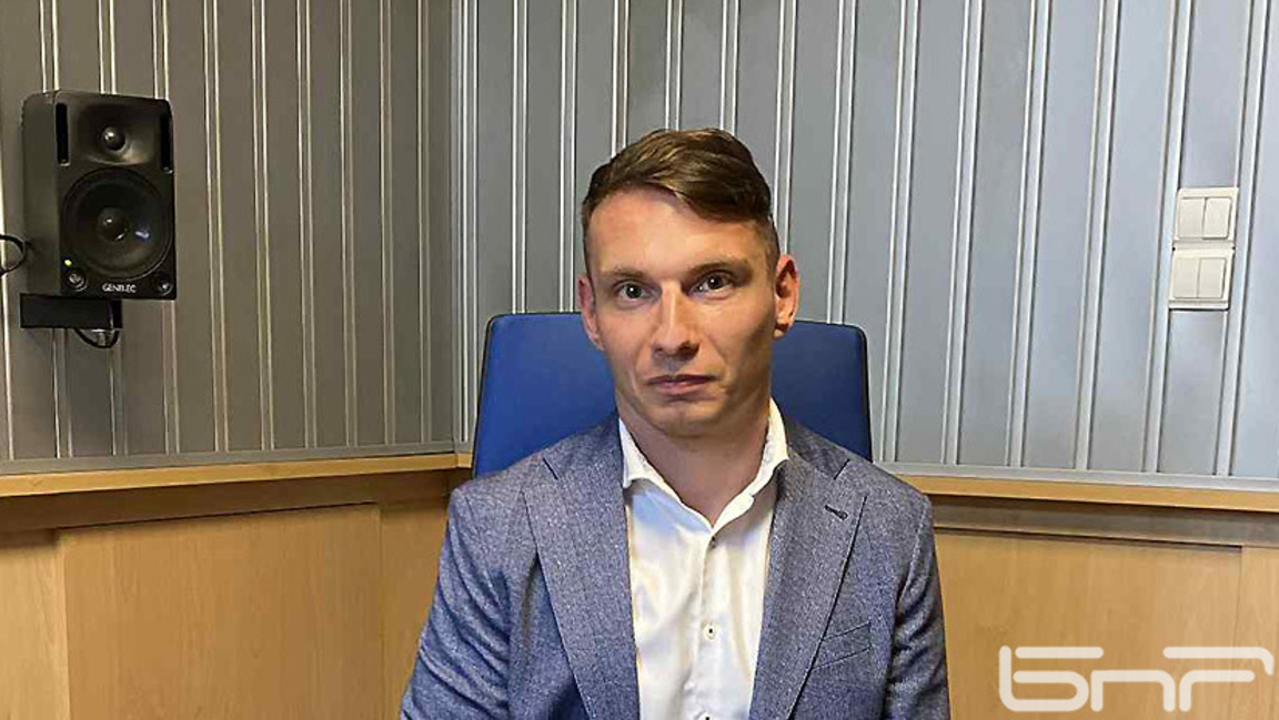 Адриан Николов