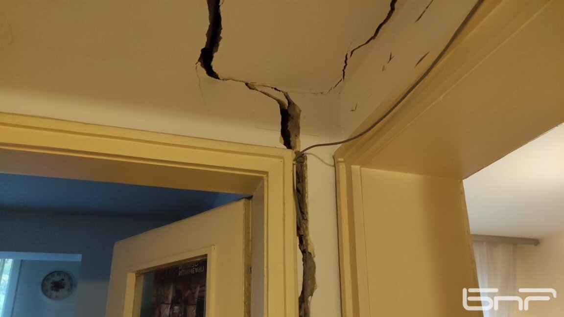 Блок в столичния квартал "Хаджи Димитър" беше евакуиран заради напукване по конструкцията