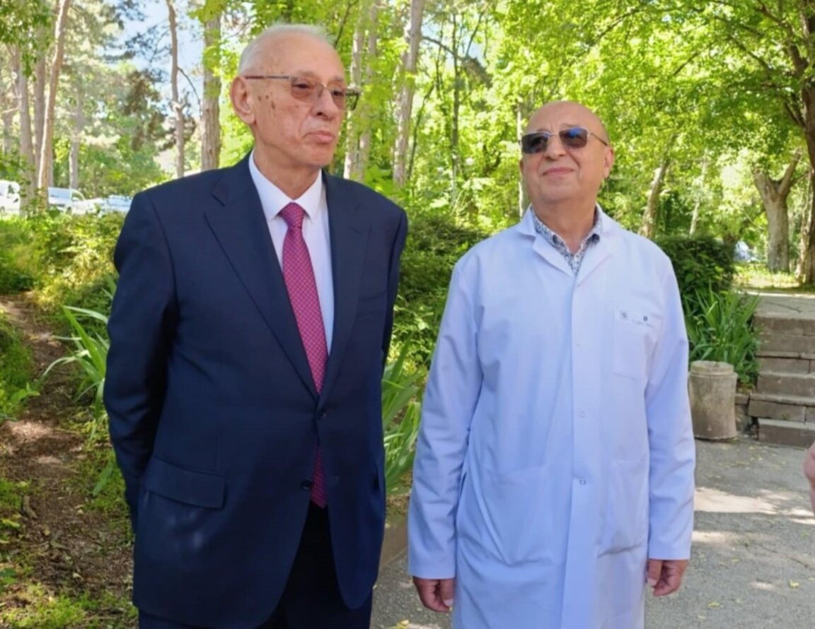 Война с болницата?