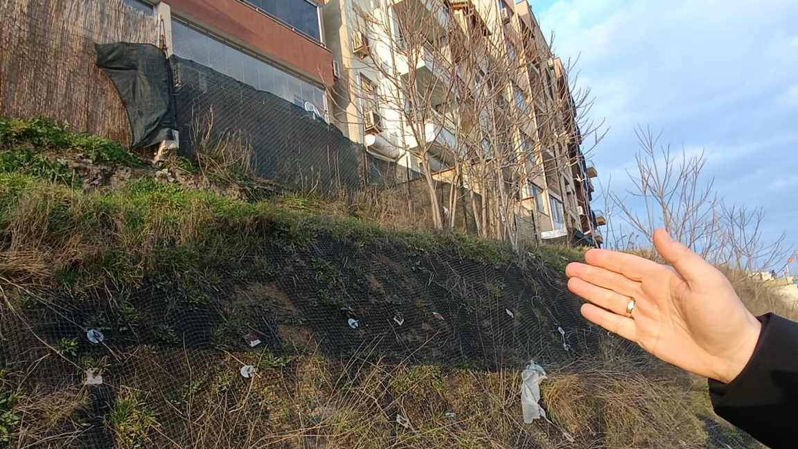  Свличане на скат край бул. "Васил Левски" притеснява собственици на имоти 