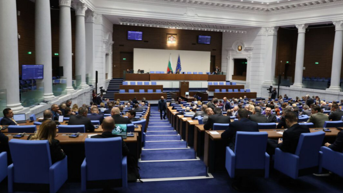 Три парламентарни групи поискаха оставката на кабинета 