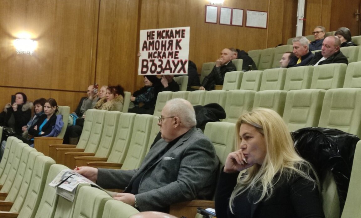 Калина Широкова и протестиращите на последната сесия на Великотърновския общински съвет