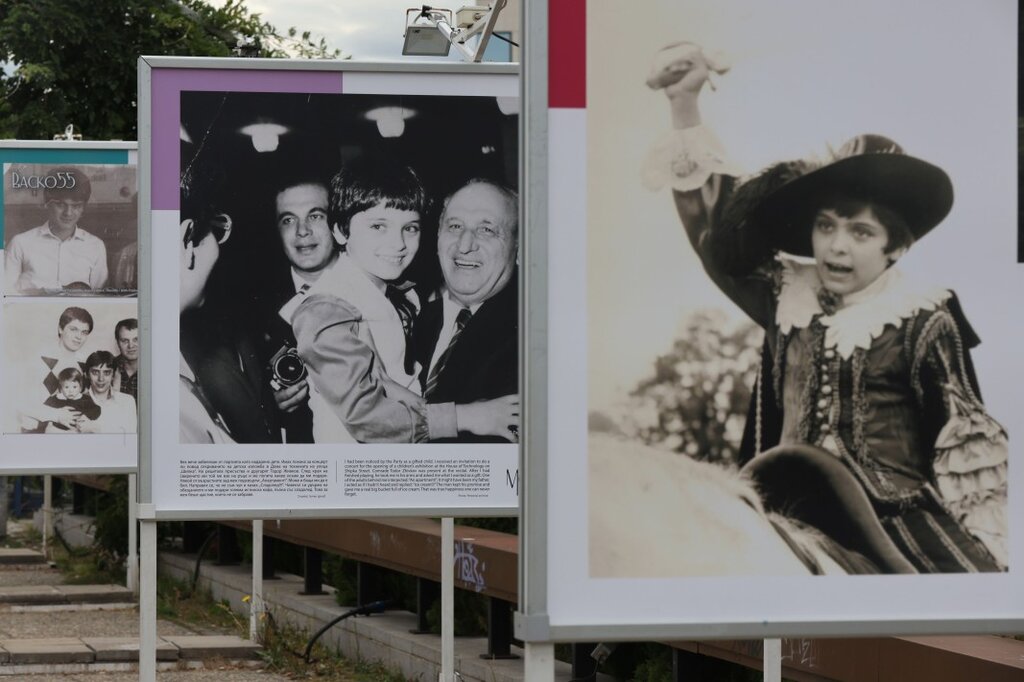 Фотоизложба "Васко 55" за рождения ден на цигуларя Васко Василев