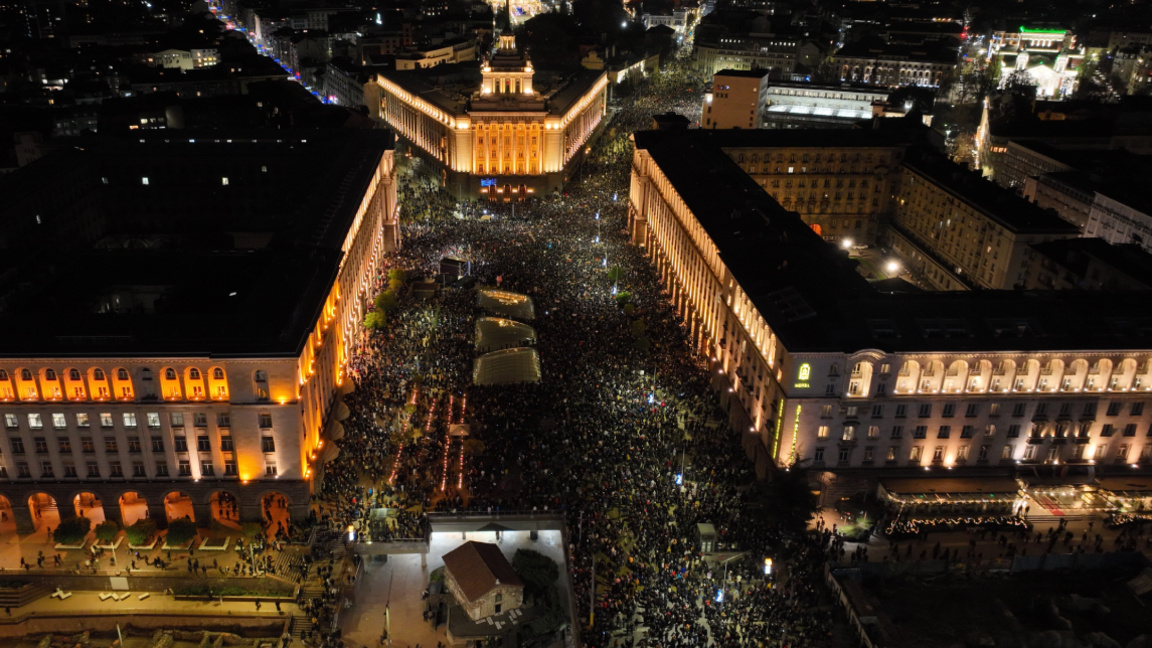 Le Monde : "Manifestation massive en Bulgarie contre le projet de budget"…