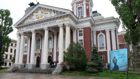 И днес няма неделно хора пред Народния театър "Иван Вазов"