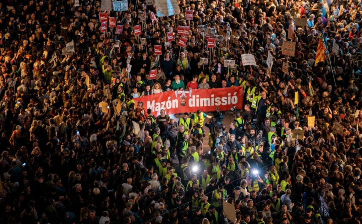 Многохиляден протест във Валенсия поиска оставката на премиера на провинцията Карлос Масон