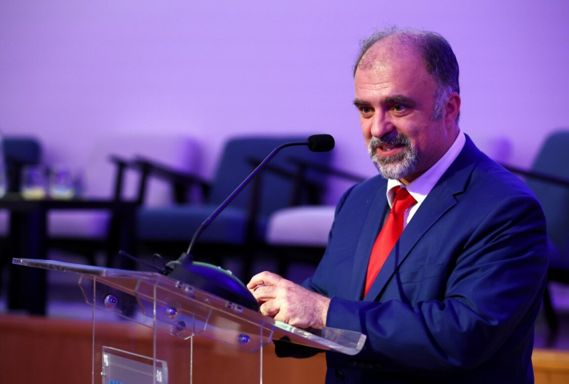 Los que trabajan en el ámbito de la cultura no crean el gusto de la sociedad, afirmó el ministro Todorov
