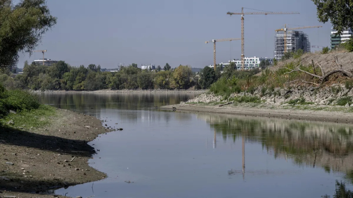 Ниското ниво на Дунав разкри мотоциклет от Втората световна край Будапеща