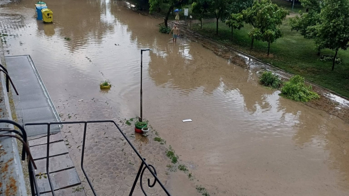 Şiddetli rüzgar ve sağanak yağış Tutrakan’da büyük hasara yol açtı