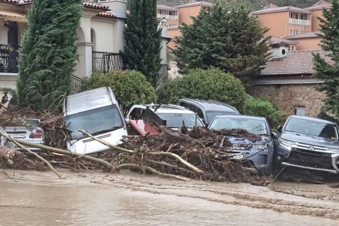 МРРБ: В Елените има данни за съществени пропуски. Застроено е речно корито