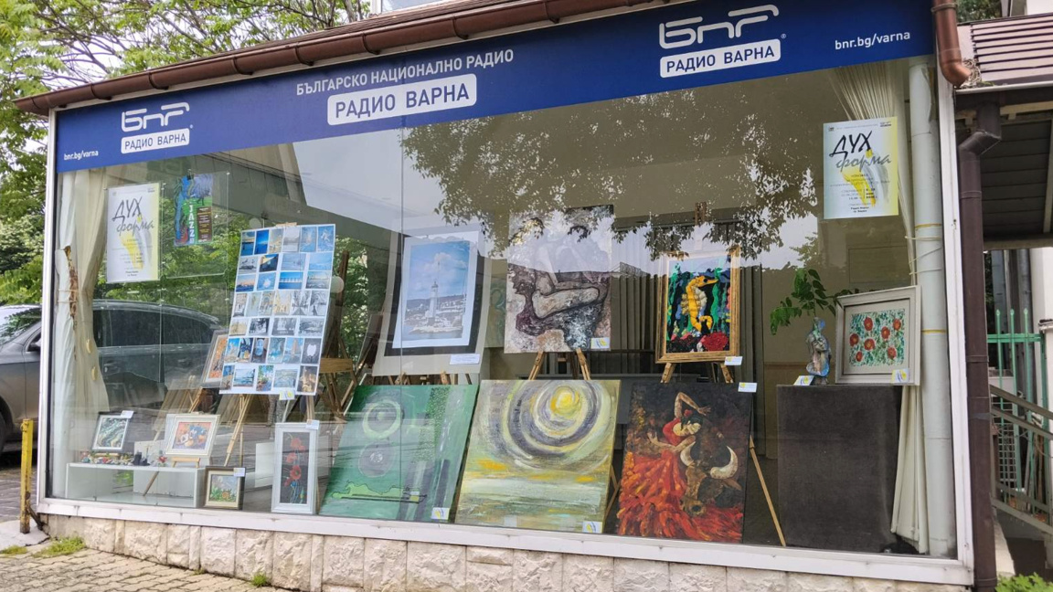 Колеги от ОДК - Варна представят изложбата "Дух и форма"