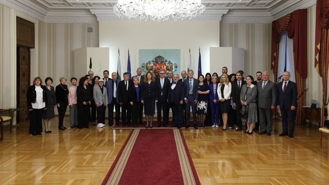 Personalități culturale marcante, distinse de președinte cu Insigna de Onoare