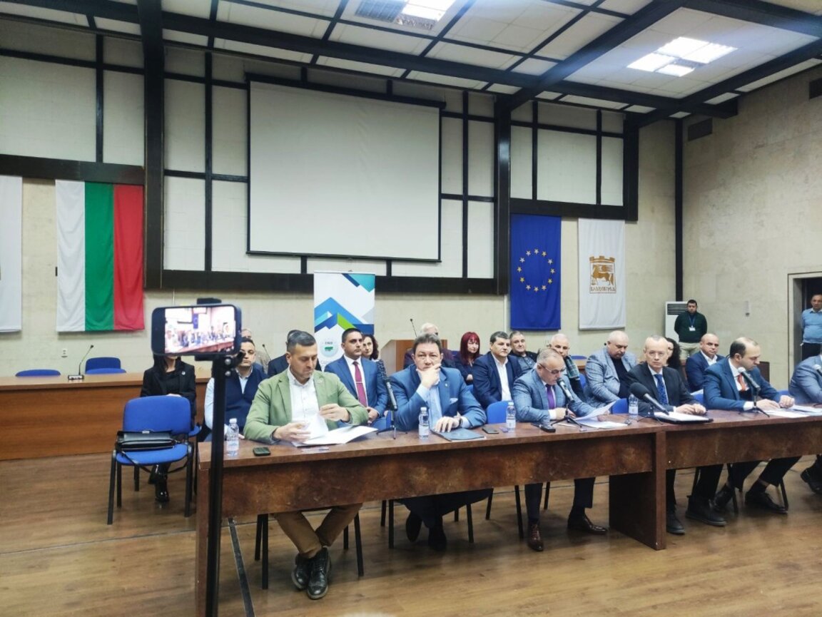 Кметовете от Югозападна България искат държавата да се ангажира финансово с новата система за отпадъците