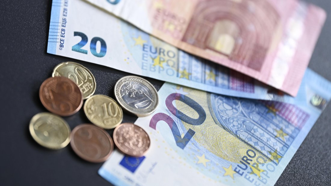 Мярката за подпомагане с €20 заради по-скъпите горива влиза в сила