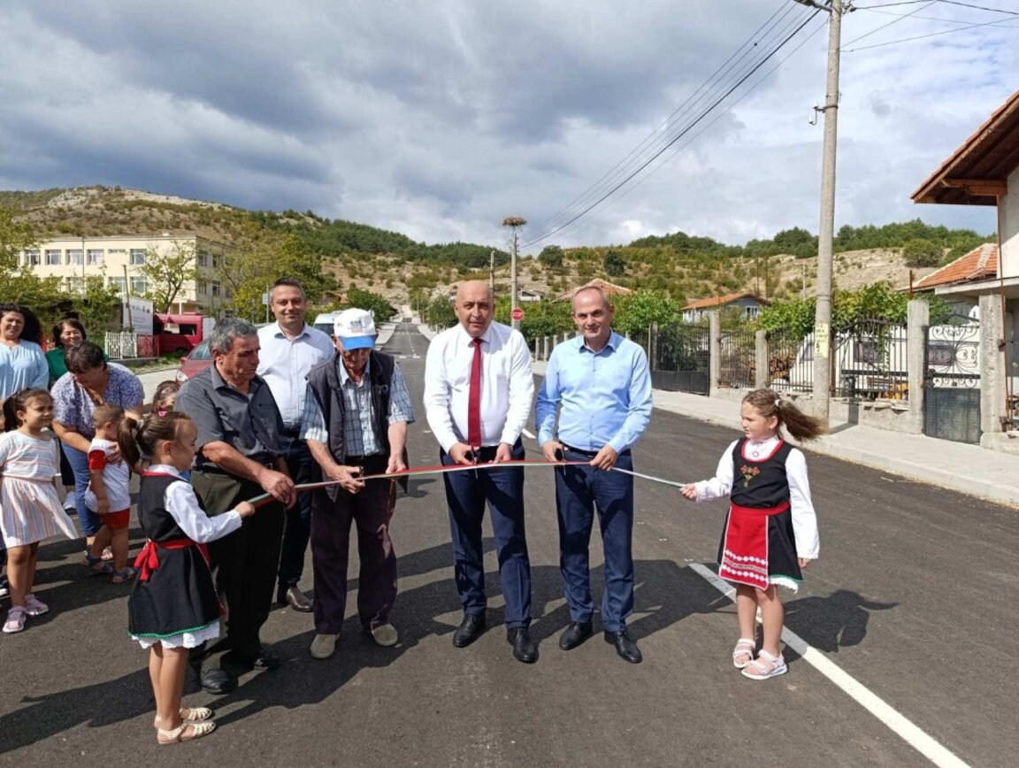 Ремонтираха основната пътна артерия в Широко поле