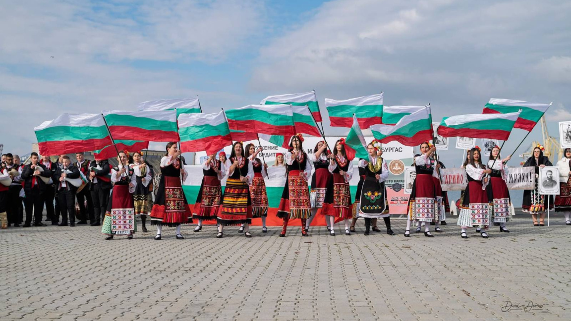 Бургас и Българово честват 3 март с мащабни шествия и фолклорна програма