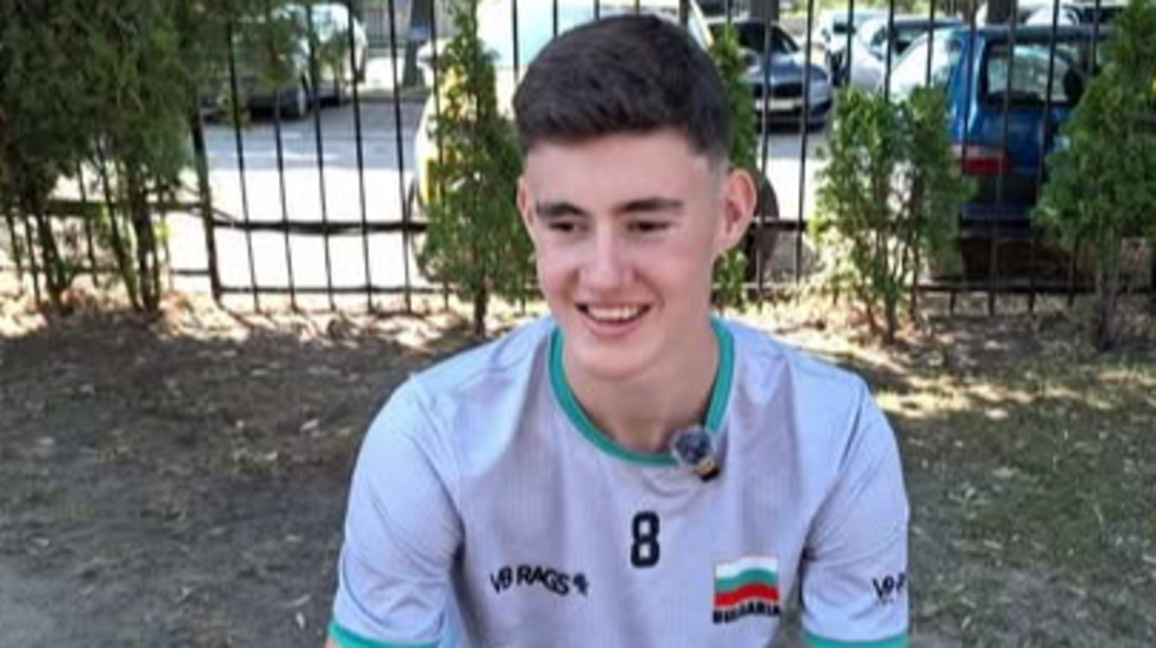 Никола Градинаров с приза Спортист на Варна за юли 2026