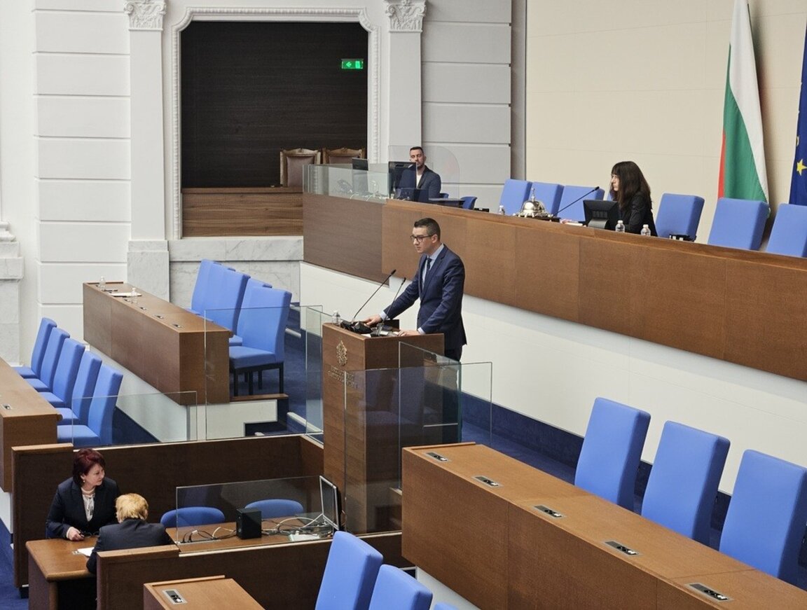 Economy Minister Petar Dilov in parliament.
