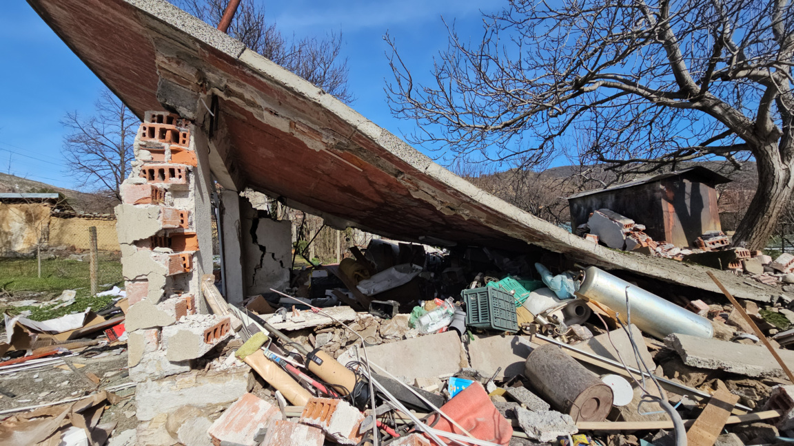 Взрив на газова бутилка в сливенско село, мъж и жена са ранени 