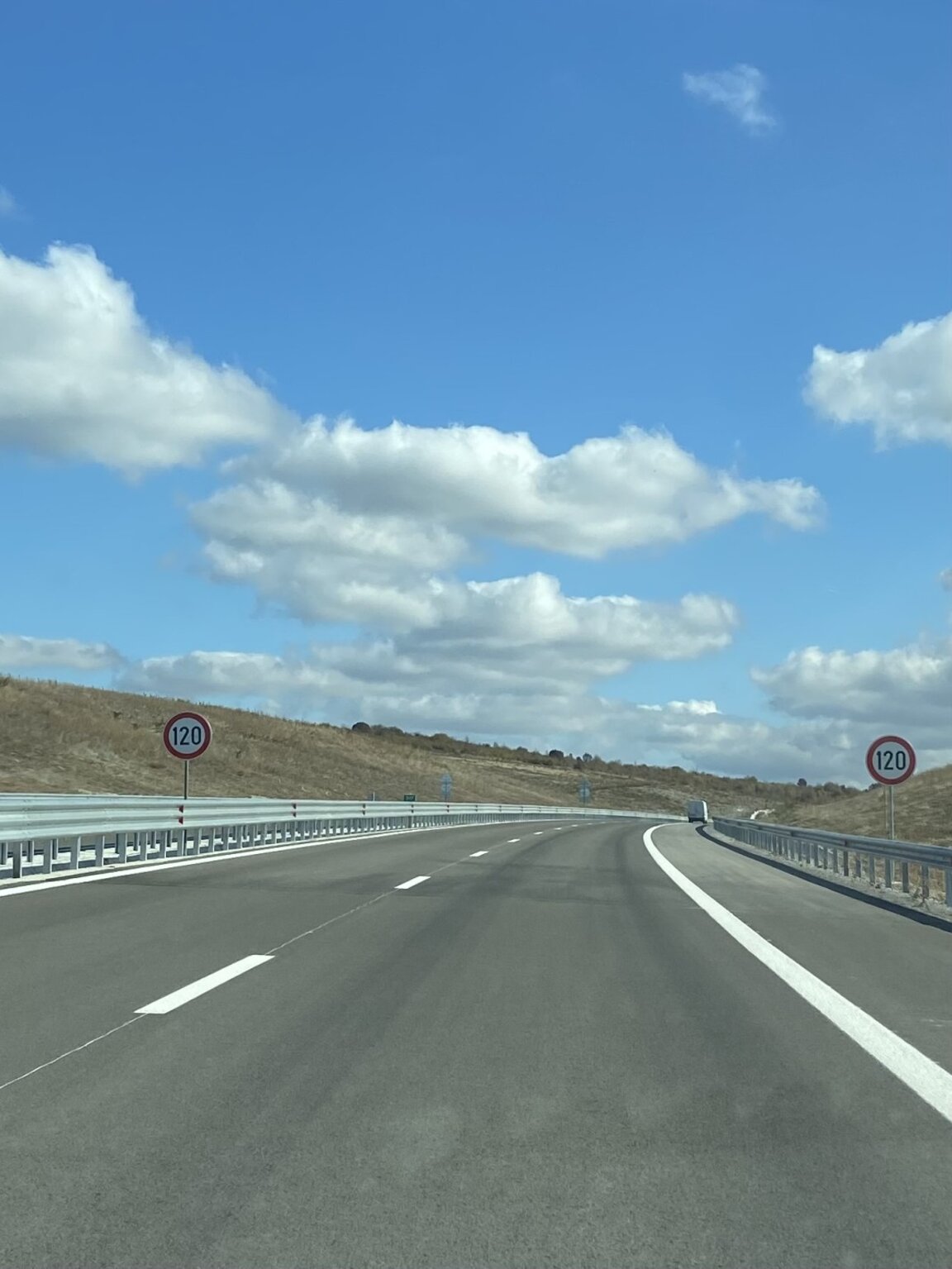 На първо четене: Максималната скорост за движение по магистралите - 130 км/ч