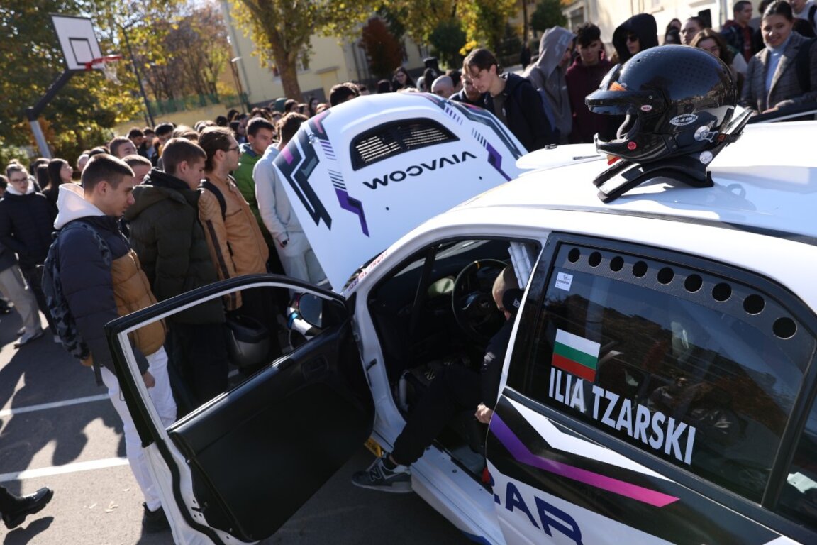 Символичен старт на кампанията беше даден в двора на столичното 18-о СУ "Уилям Гладстон". Кампанията "Аз ще бъда отговорен шофьор" се реализира под формата на обучения с лекционна и демонстрационна част, като в тях се включват ученици от 11-и и 12-и клас.